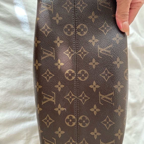 Authentic LV Purse. Barely used and in great condition - Picture 5 of 6